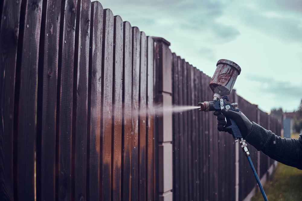 Emergency Fence Painting Services in Melbourne: When Do You Need Them?